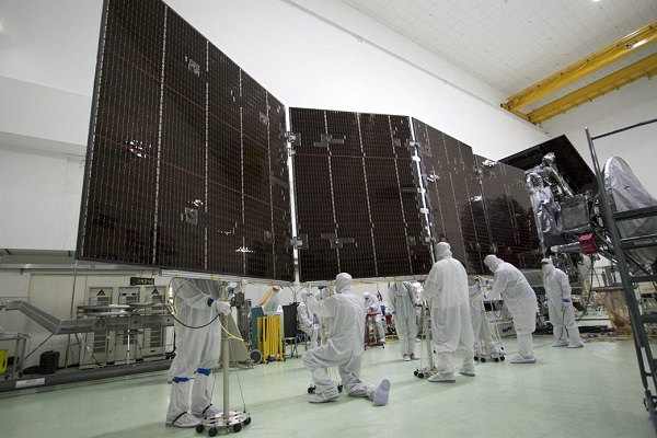 Juno solar array