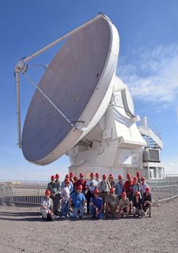 ALMA dish with S&T tour group