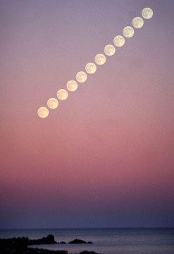 Beautiful example of the Moon Illusion!