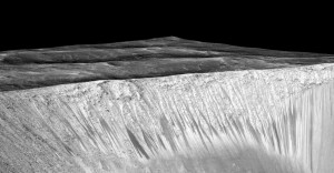 dark streaks on Mars