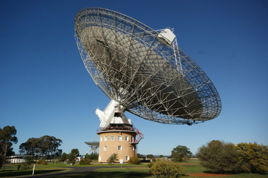 Parkes Observatory's 64-meter radio telescope