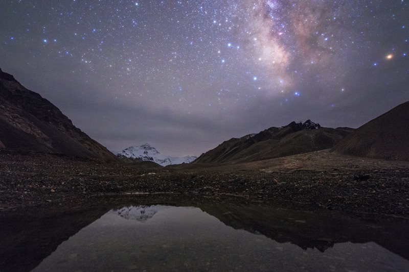 view from top of mount everest at night