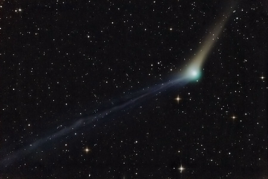 Comet Catalina (c/2013 US10) with two tails on Dec 6, 2015, by Brian Ottum.