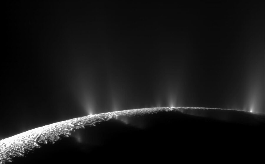Enceladus gayzerleri