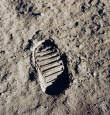 Apollo11_footprint_220px.jpg