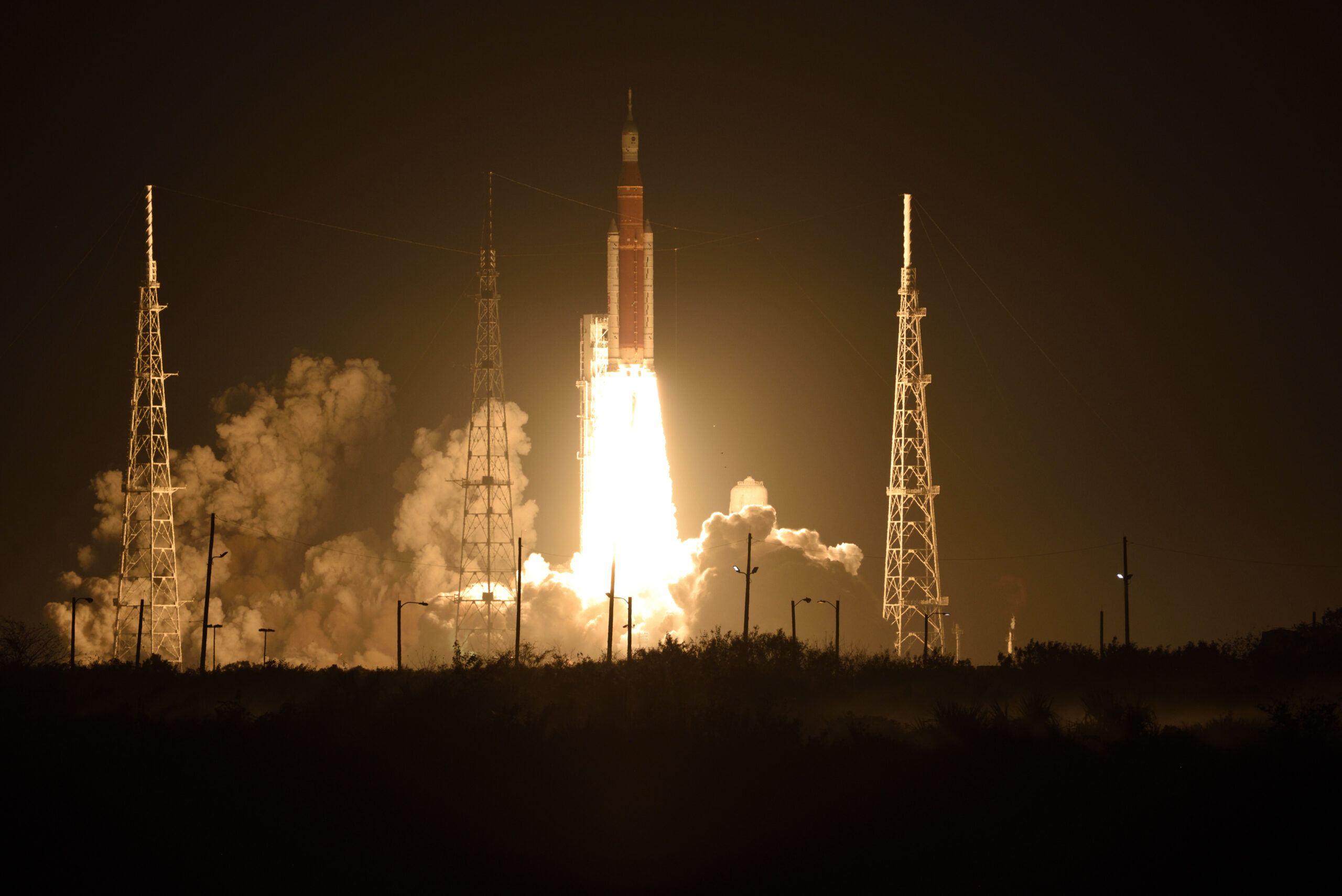 Liftoff! NASA Launches Artemis 1 Mission to the Moon Sky & Telescope