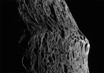 Iapetus's equatorial ridge