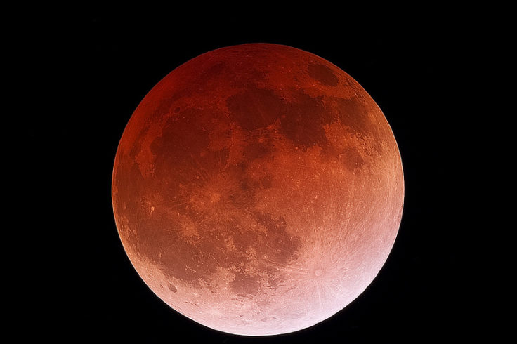 Image of red Moon during lunar eclipse April 15, 2014