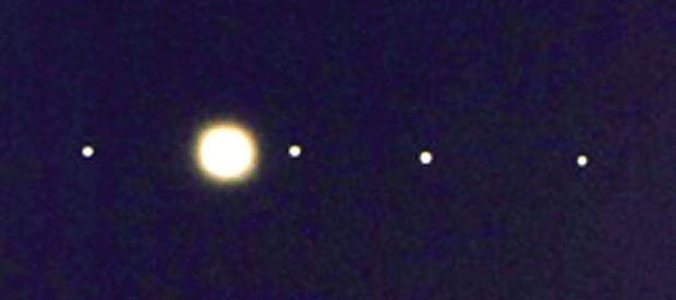 Binoculars to best sale see jupiter's moons