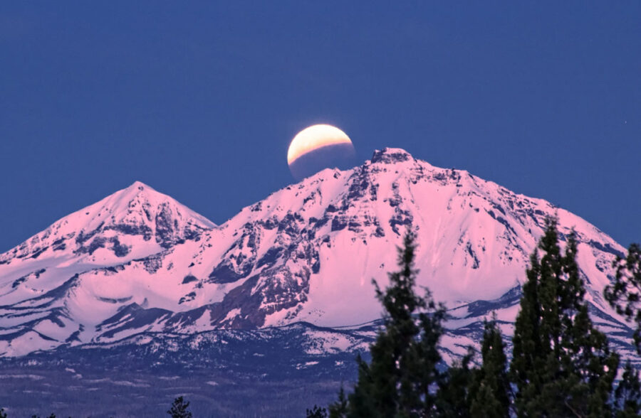 Pink moon rises on overnight! Watch the April full moon in a free webcast