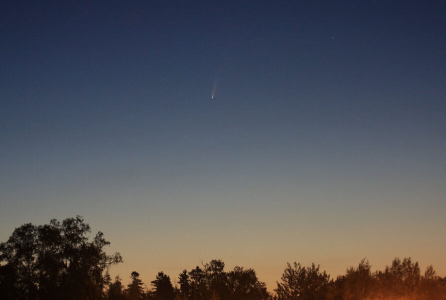 Comet over Thunder Bay