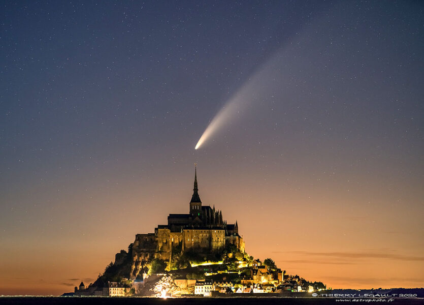 Comet NEOWISE above Mont-Saint_Michel