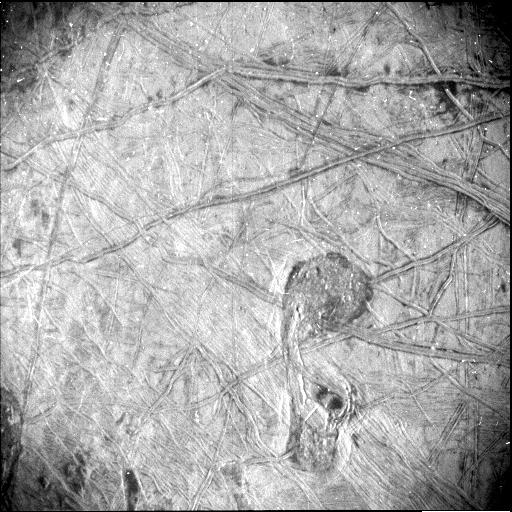 Fractures criss-cross Europa's surface