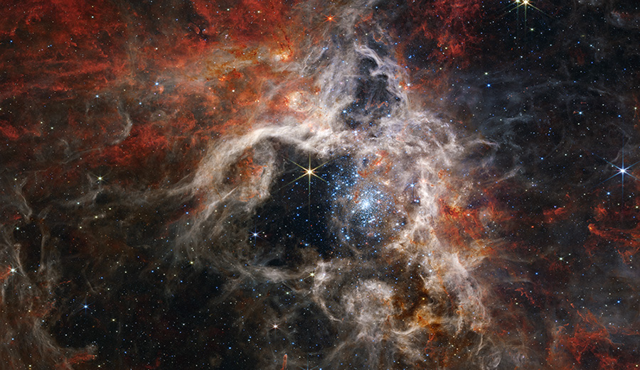 Tarantula Nebula in infrared looks more like a cavity surrounded by spider silk