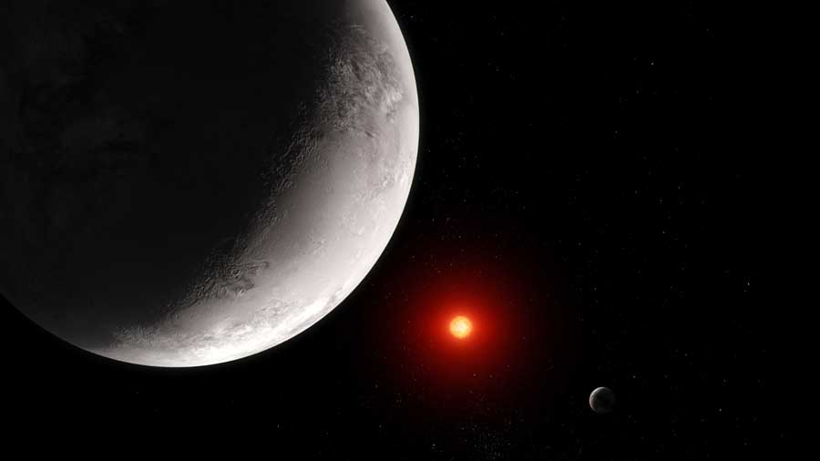 Artist's illo of airless TRAPPIST-1c and red dwarf star host in background