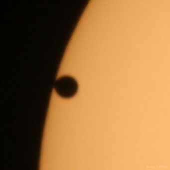 Venus transits the Sun, black drop effect