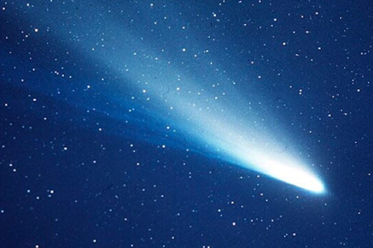 Blue-toned comet image