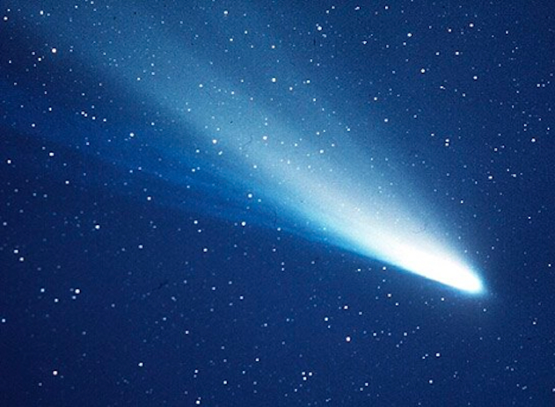 Blue-toned comet image