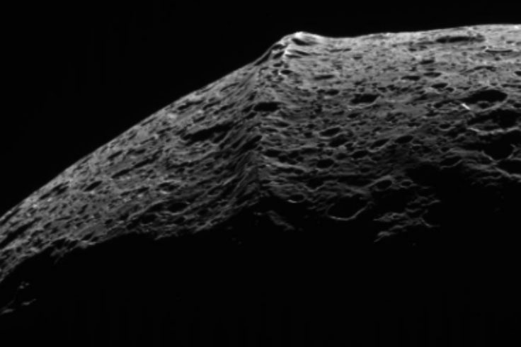 Picture of ridge on Iapetus