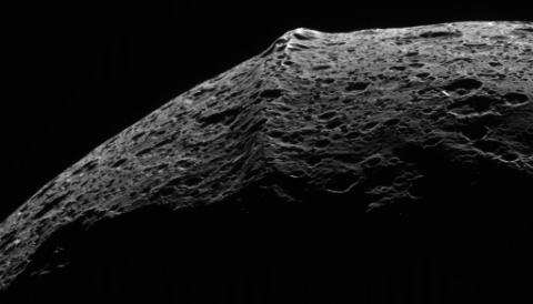 Picture of ridge on Iapetus