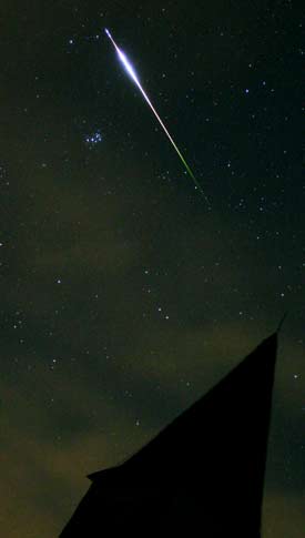 Colorful sporadic meteor